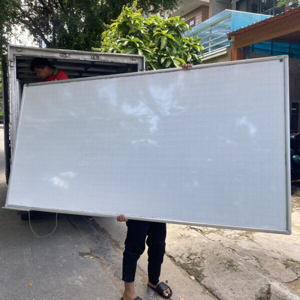 Thanh lý bảng viết 2M4 màu trắng viền nhôm mới 98%