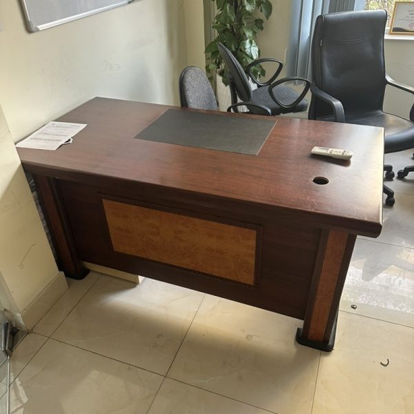 Bàn giám đốc 1m6*80cm màu nâu cũ