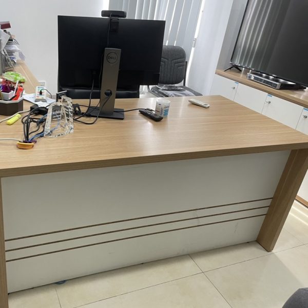Thanh lý bàn giám đốc 1m8x90cm gỗ cao cấp