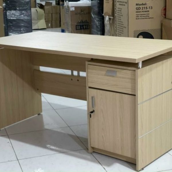 Thanh lý bàn làm việc 1m2 Hòa Phát mới 97% giá rẻ