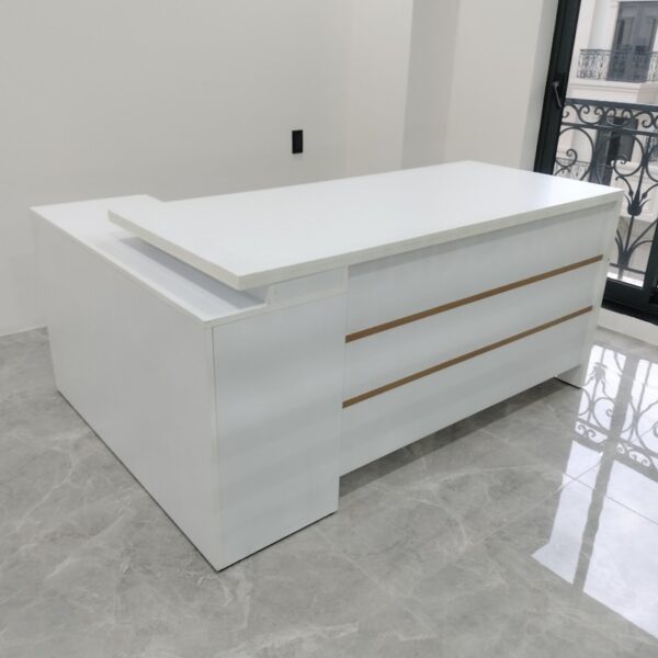 Bàn làm việc 1m6*1m2 màu trắng có hộc 98%