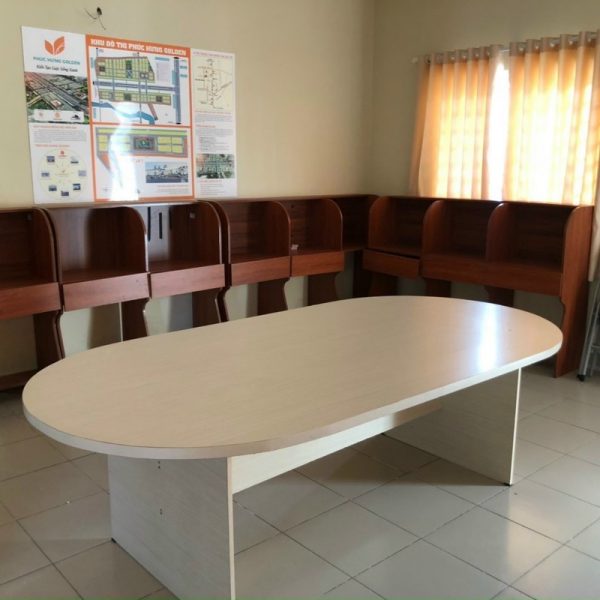 Bàn họp cũ ovan 2m4 cao cấp mới 98% giá rẻ