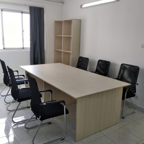 Thanh lý bàn họp 1m2*2m4 gỗ MDF mới 99%