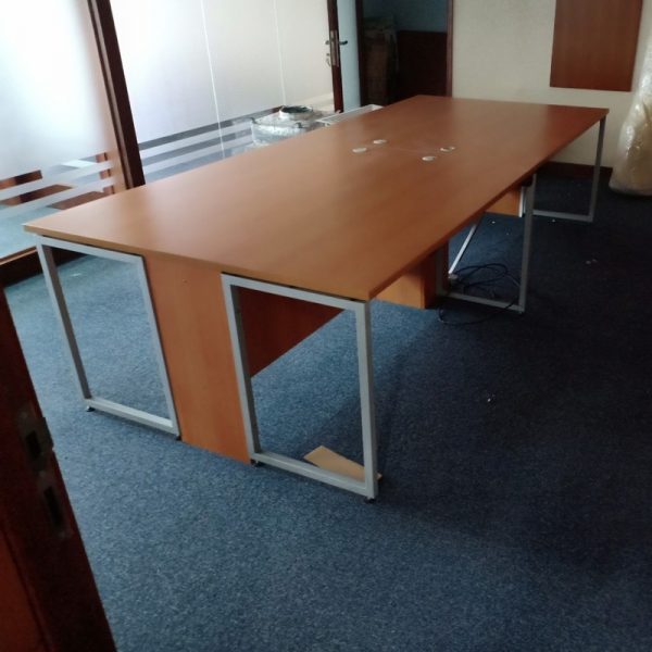 Thanh lý bàn họp 3m6 chân sắt cao cấp mới 95%