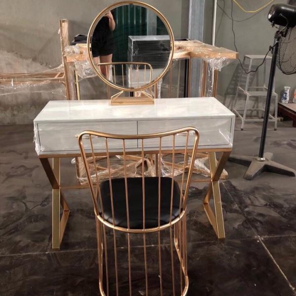 Bàn trang điểm hàn quốc kính tròn mới 99% BTD15