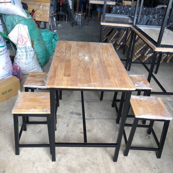 Thanh lý bộ bàn 4 ghế đôn quán ăn chân sắt mặt gỗ