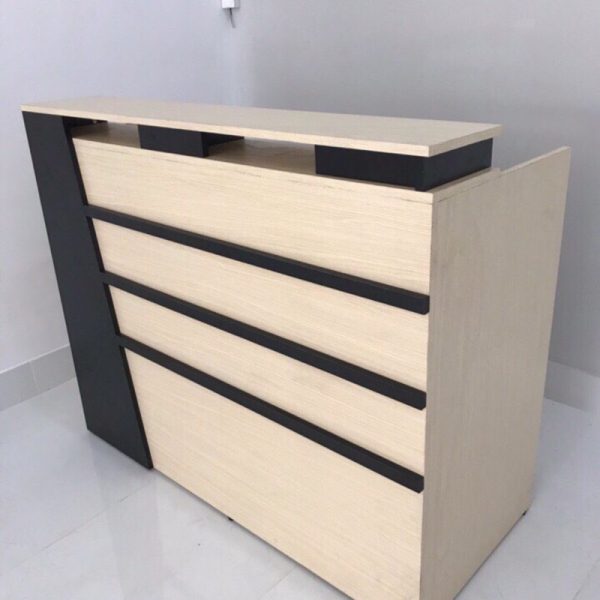 Thanh lý quầy lễ tân 1m8 giá rẻ QC009