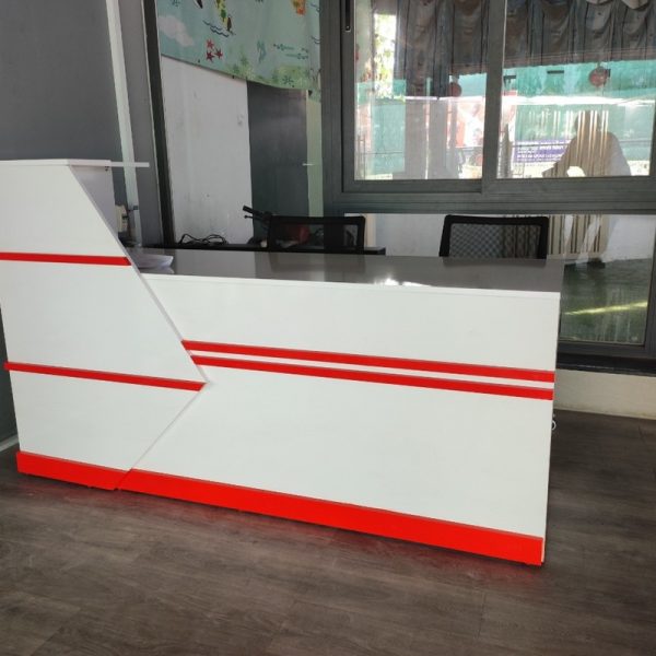 Quầy lễ tân 1m8 màu trắng đỏ mới 99%