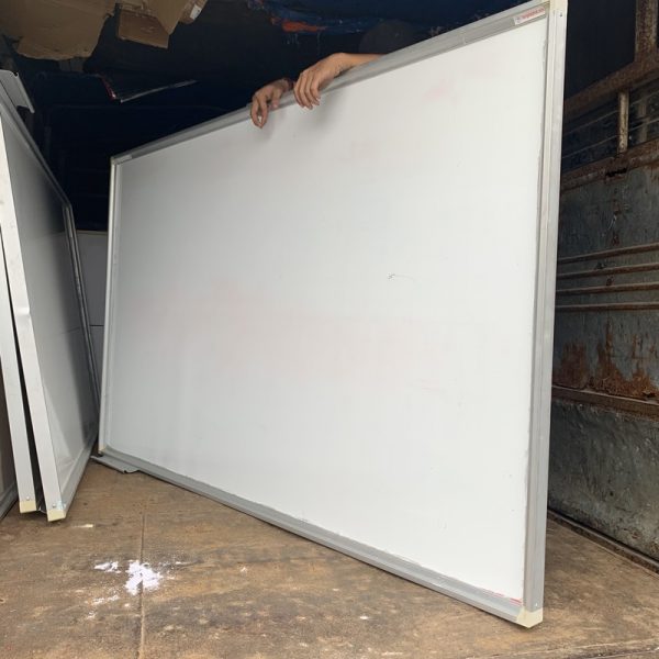 Bảng viết từ cũ 2m2 giá rẻ mới 95% GHS07