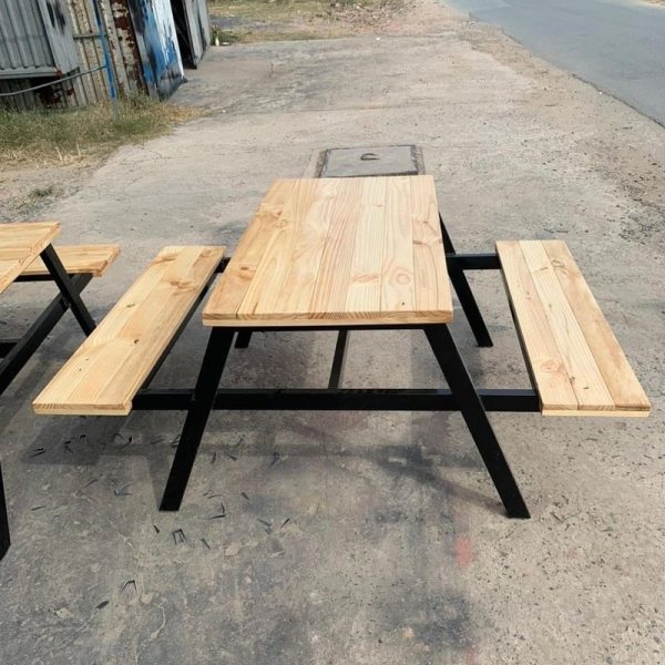 Bộ bàn ghế quán ăn chân sắt mặt gỗ mới