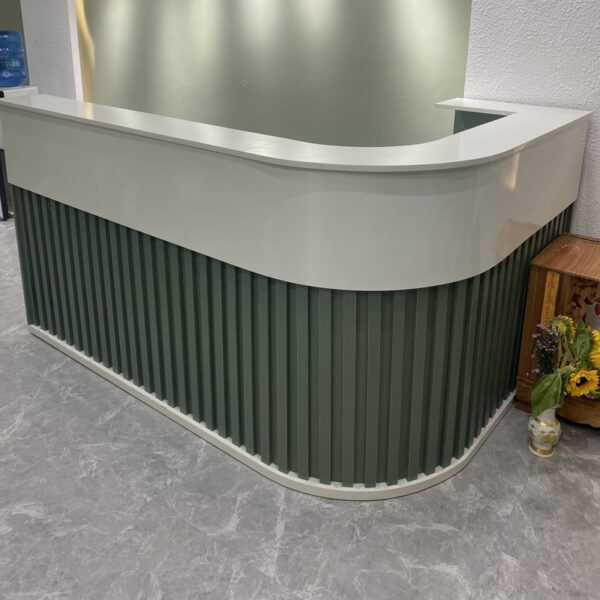 Quầy lễ tân cong 4m màu xanh trắng siêu mới