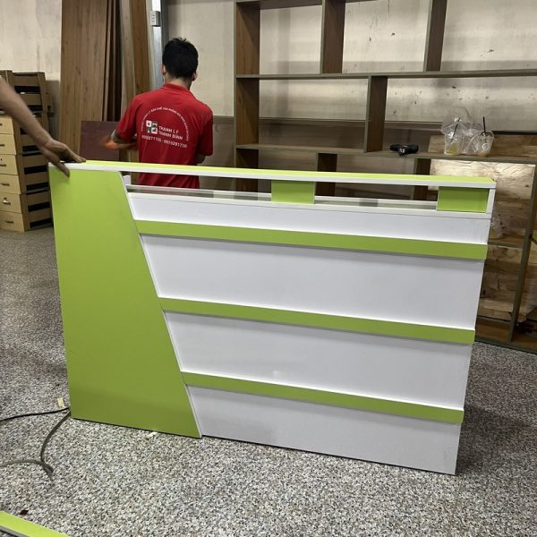 Thanh lý quầy lễ tân thẳng 1m6 trắng xanh giá rẻ QC016