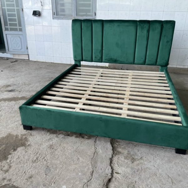 Gường ngủ bọc nhung màu xanh lá tồn kho mới 100%