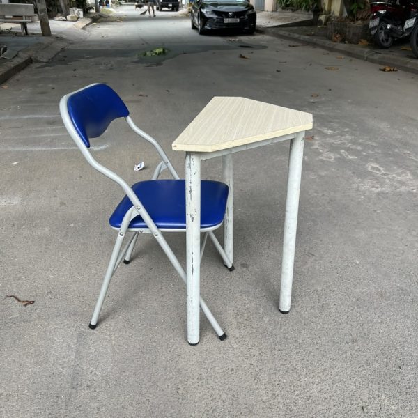 Thanh lý bàn ghế học sinh giá rẻ mới 95%