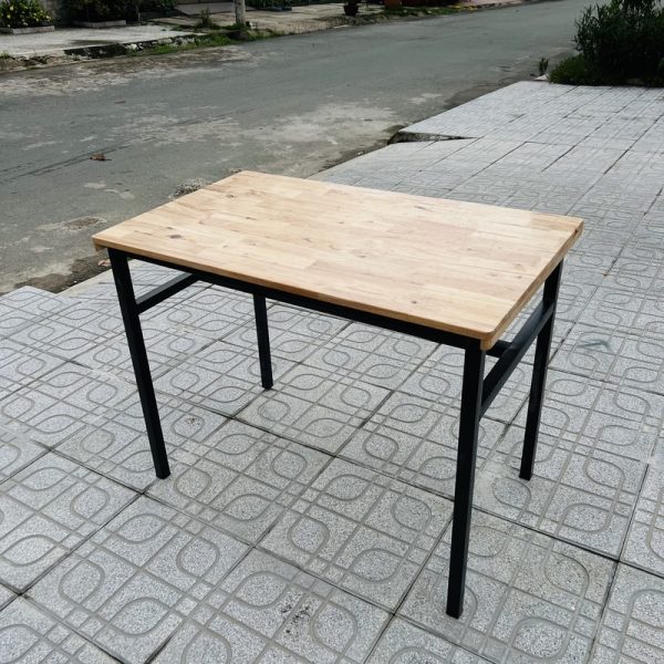 Thanh lý bàn ăn chân sắt mặt gỗ cao su 1mx60cm giá rẻ