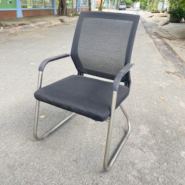 Thanh lý ghế chân quỳ sắt lưng lưới mới 95%