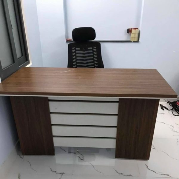 Bàn giám đốc 1m6 thanh lý mới 98% giá rẻ