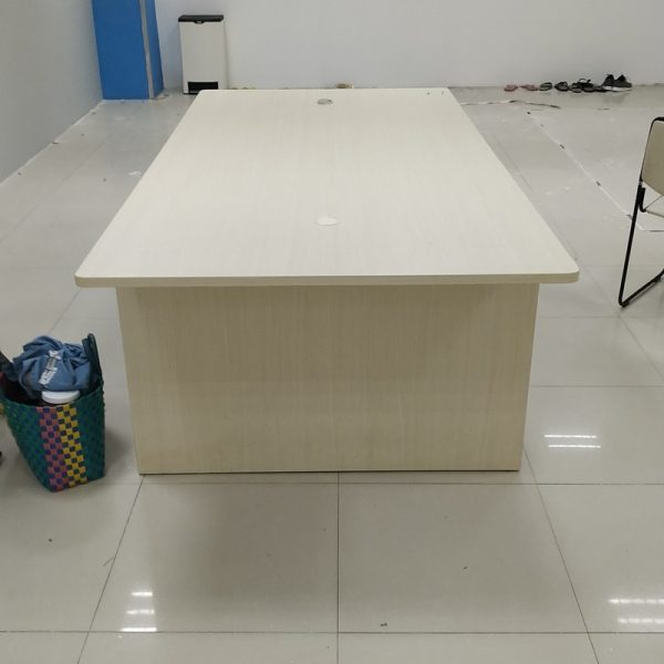 Thanh lý bàn họp 2m4 màu kem mới 98%
