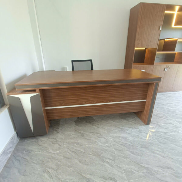 Thanh lý bàn giám đốc 1m8*1m4 gỗ MDF phủ melamin