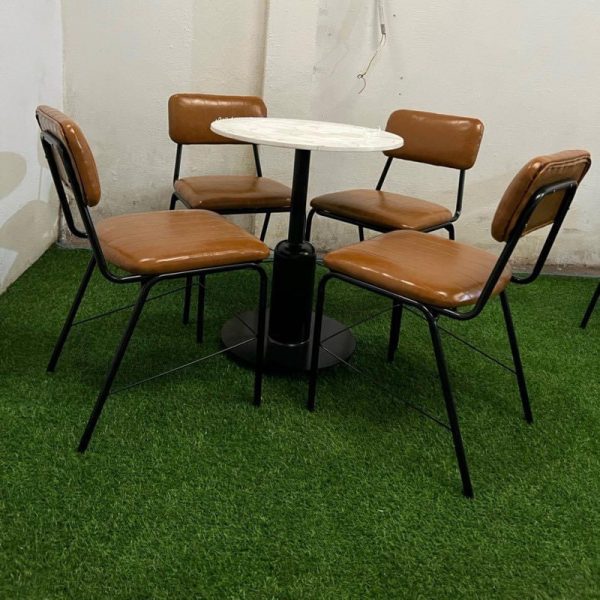 Bộ bàn ghế cafe lotte màu nâu tồn kho mới 99%