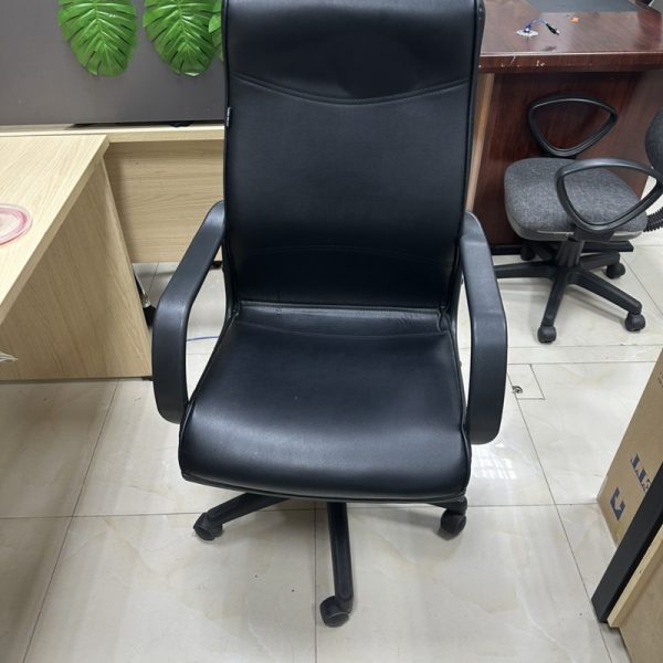 Ghế xoay trưởng phòng bọc da cũ