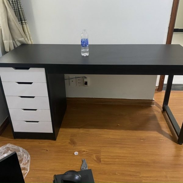 Bàn làm việc chân sắt trưởng phòng mới 100%