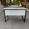 Bàn làm việc chân sắt 1m2*60cm mới 99%