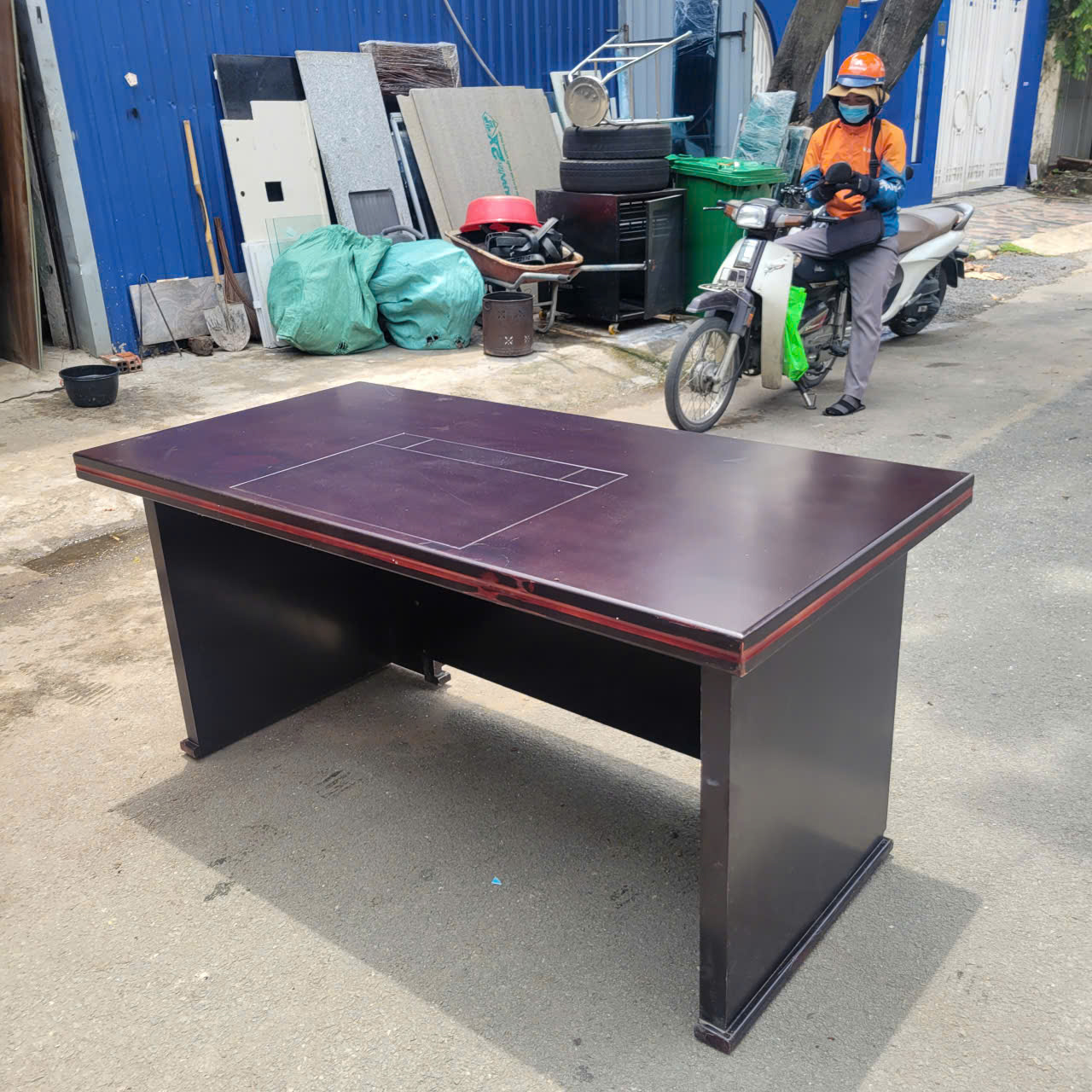 ban-giam-doc-1m6-thanh-ly