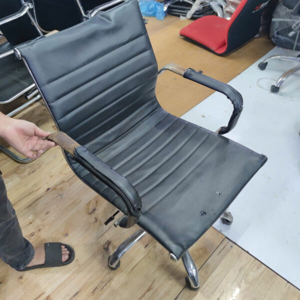 Ghế xoay văn phòng bọc da chân inox cũ đẹp