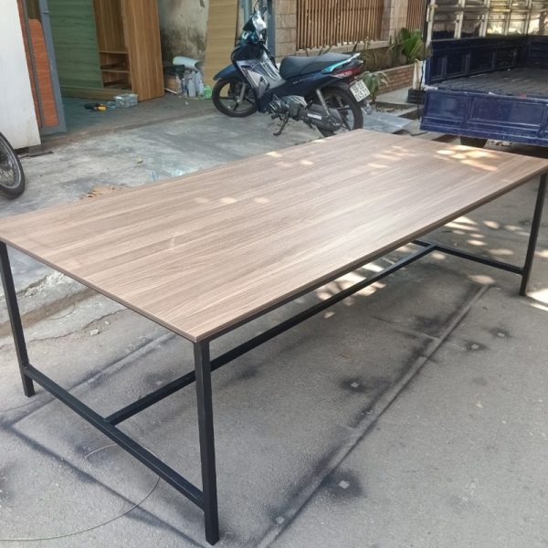 Bàn họp 1m2*2m4 chân sắt mặt MDF cũ