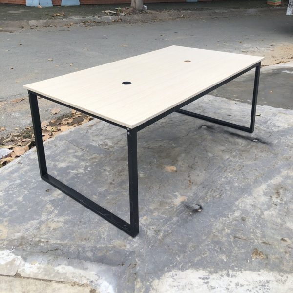 Thanh lý bàn làm việc nhóm 1m8 mới 98% giá rẻ