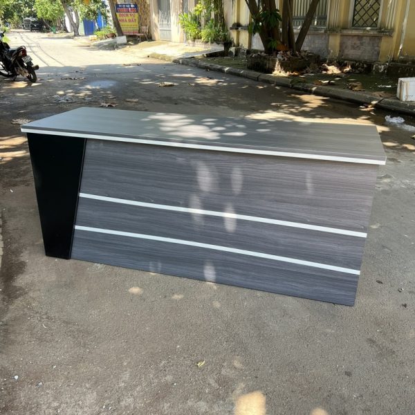 Bàn làm việc giám đốc ngang 1m8 mới 99% giá rẻ
