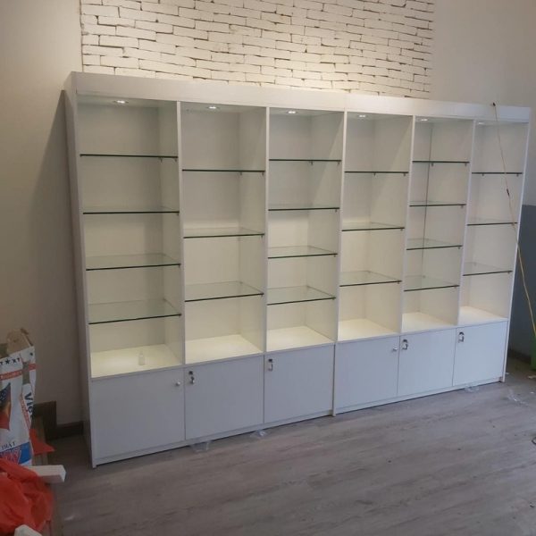 Tủ trưng bày 3m2*2m ngăn kính có đen mới