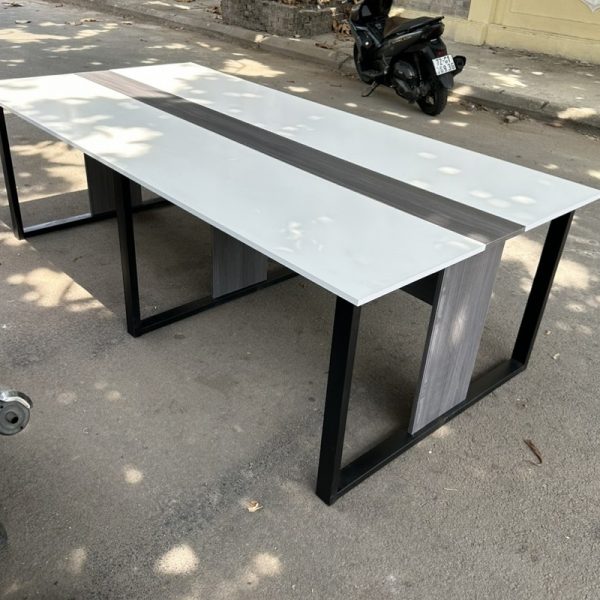 Bàn hợp văn phòng 2m4 chân sắt tồn kho