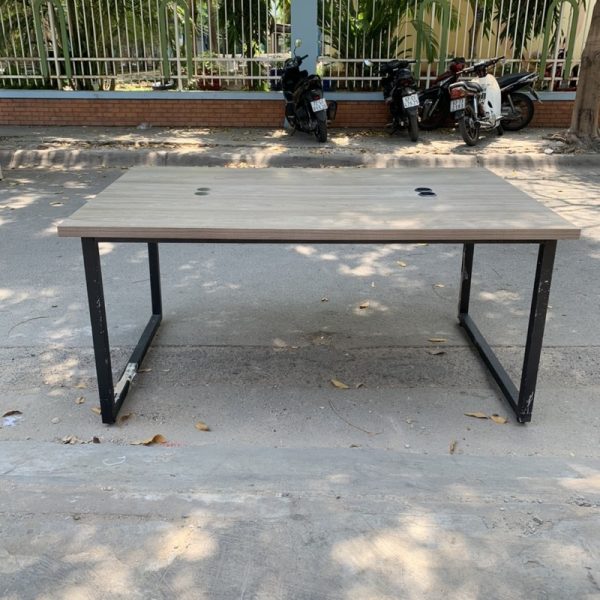 Bàn họp chân sắt 1m6*1m mặt gỗ cũ