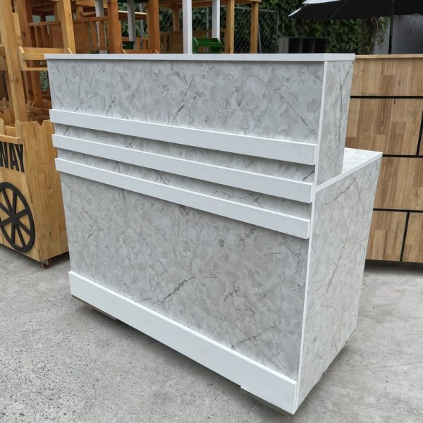 Thanh lý quầy shop thời trang 1m2 mới 98%