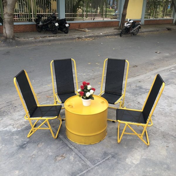 Bộ bàn ghế xếp màu vàng thùng phi mới