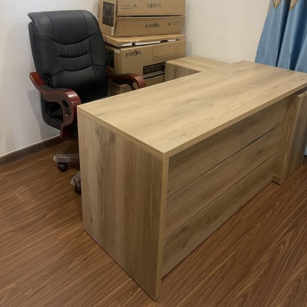 Thanh lý combo bàn ghế giám đốc mới 99%