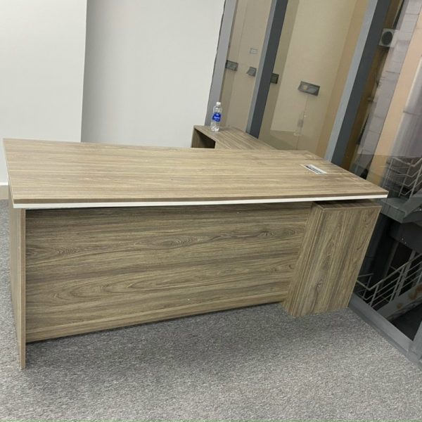 Thanh lý bàn góc L giám đốc màu nâu mới 100%