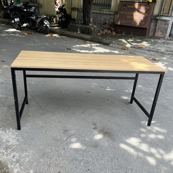 Bàn làm việc 2m*60cm chân sắt mới 100%