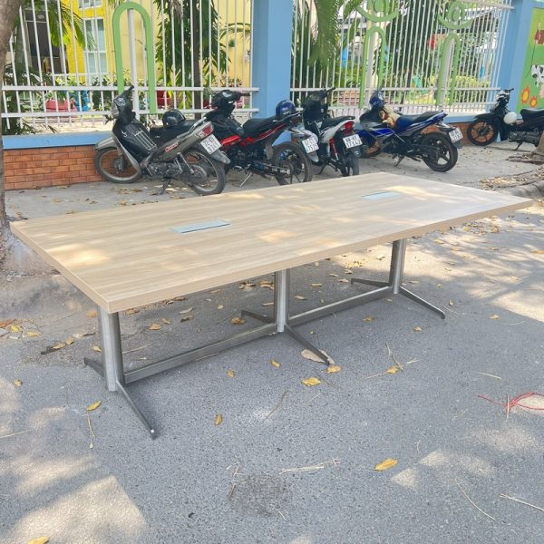 Thanh lý bàn họp chân ixon 1m2*2m7 mới 98%