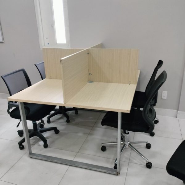 Bàn làm việc chân sắt 1m5x1m2 mặt gỗ mới 95%