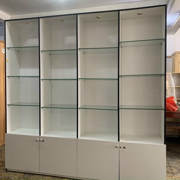 Kệ trưng bày sãn phẩm ngăn kính 1m8*2m mới 98%