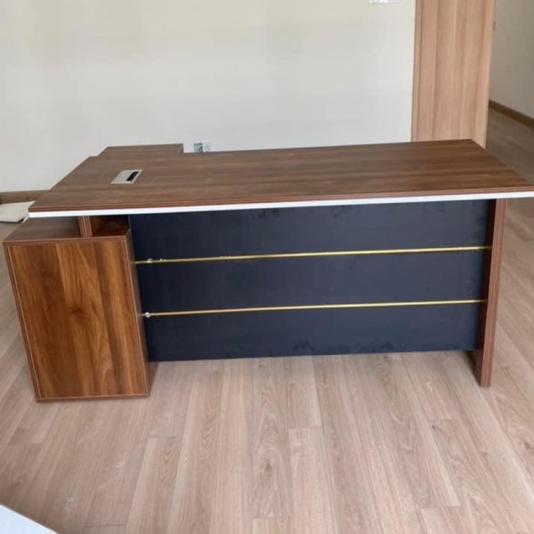 Bàn giám đốc văn phòng 1m6*1m2 mới 98%