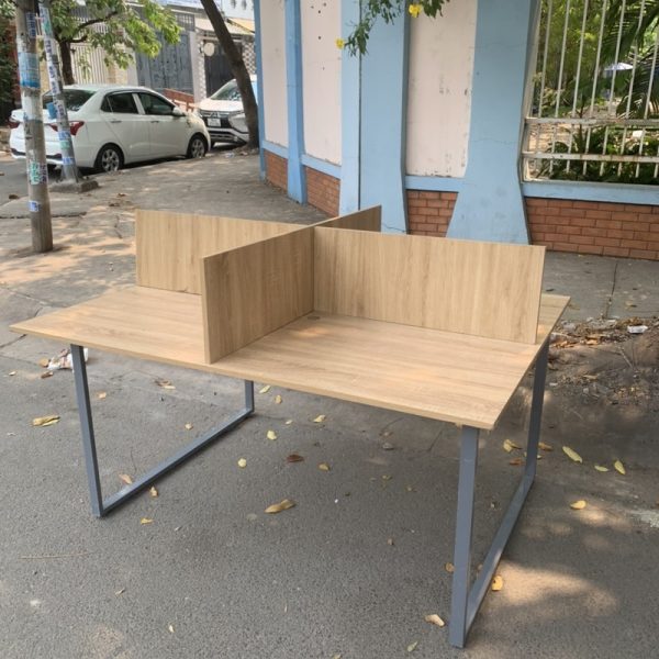 Thanh lý bàn cụm làm việc 4 chỗ chân sắt mới 98%