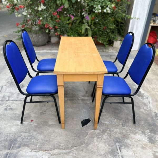 Thanh lý bộ bàn ghế quán ăn sắt bọc nệm mới 95%