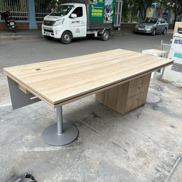 Bàn làm việc 1m6*80cm chân sắt có hộc mới 95%