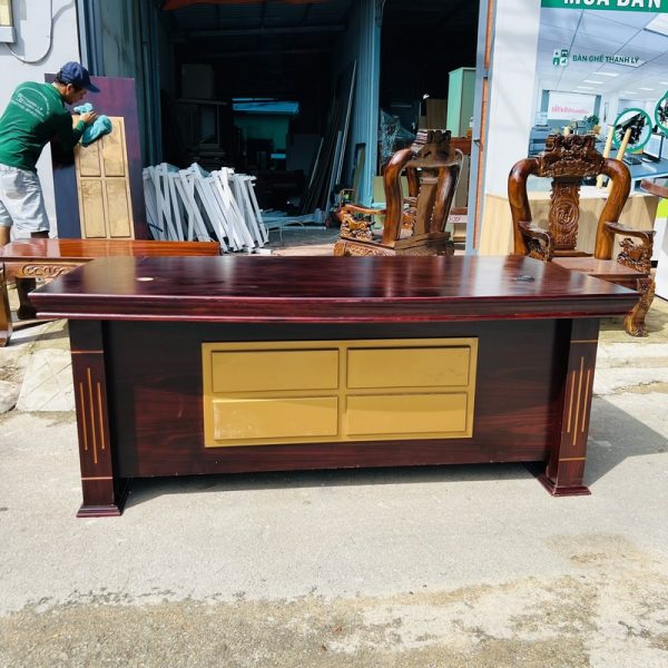 Thanh lý bàn giám đốc ngang 2m*90cm mới 95%