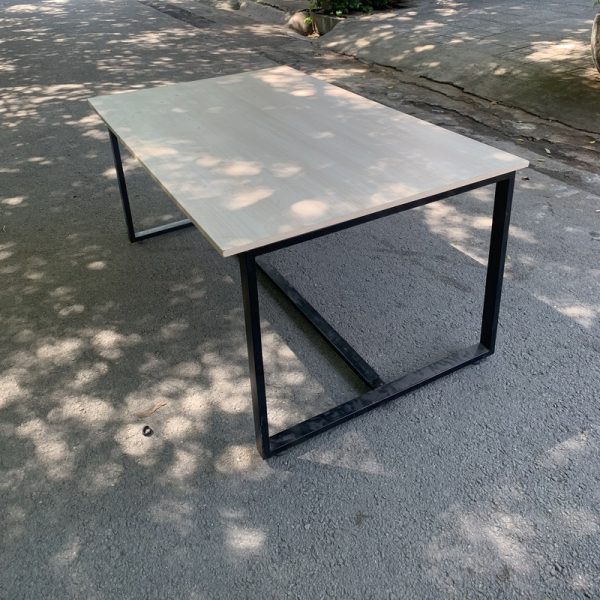 Bàn làm việc nhóm 1m*1m6 chân sắt cũ