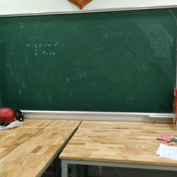 Thanh lý bảng đen viết phấn lớp học giá rẻ